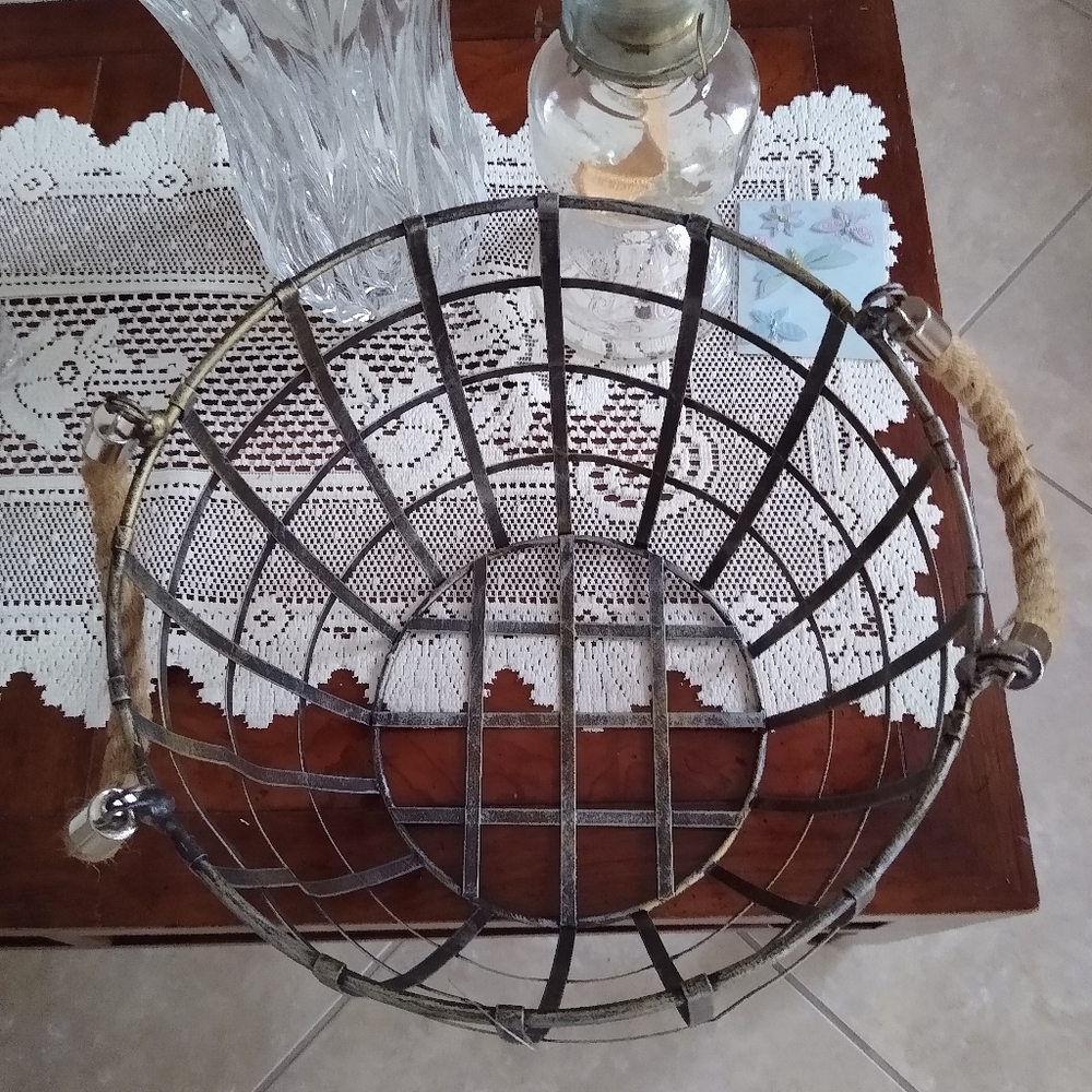 Round basket - Picture 2 of 3